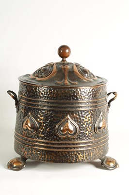 Lot 577 - AN ART NOUVEAU COPPER COAL BUCKET AND LID
