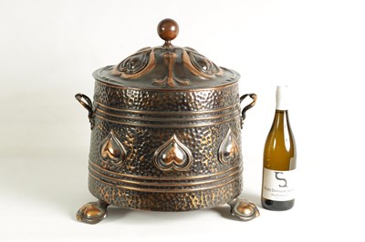 Lot 577 - AN ART NOUVEAU COPPER COAL BUCKET AND LID