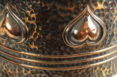 Lot 577 - AN ART NOUVEAU COPPER COAL BUCKET AND LID