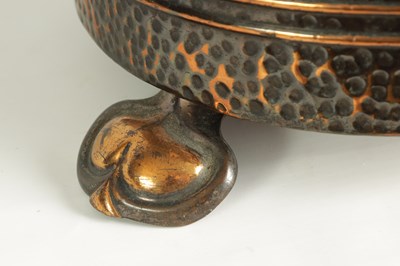 Lot 577 - AN ART NOUVEAU COPPER COAL BUCKET AND LID