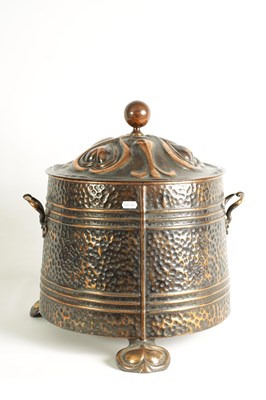 Lot 577 - AN ART NOUVEAU COPPER COAL BUCKET AND LID
