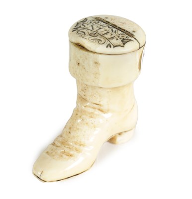 Lot 590 - A RARE EARLY 19TH CENTURY NAPOLEONIC PRISONER OF WAR SCRIMSHAW WORK SNUFF BOX