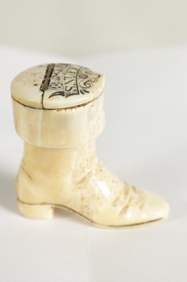 Lot 590 - A RARE EARLY 19TH CENTURY NAPOLEONIC PRISONER OF WAR SCRIMSHAW WORK SNUFF BOX
