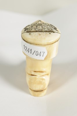 Lot 590 - A RARE EARLY 19TH CENTURY NAPOLEONIC PRISONER OF WAR SCRIMSHAW WORK SNUFF BOX