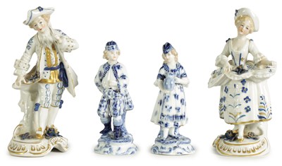 Lot 114 - A PAIR OF LATE 19TH CENTURY  SITZENDORF STANDING FIGURINES