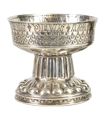 Lot 334 - AN EARLY 20TH-CENTURY TUDOR REVIVAL SILVER FOOTED CUP