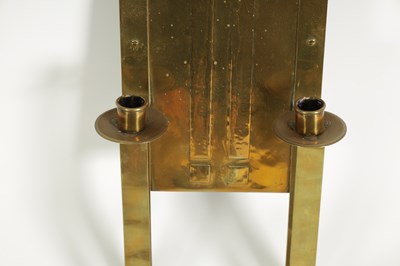 Lot 571 - AN ARTS AND CRAFTS BRASS WALL SCONCE