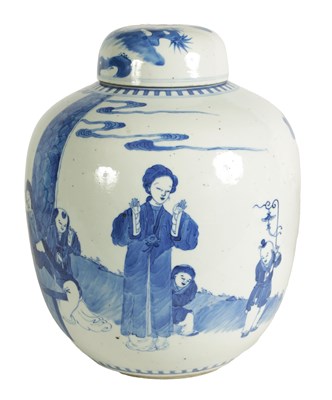 Lot 198 - A LARGE 19TH CENTURY CHINESE PORCELAIN BLUE AND WHITE GINGER JAR AND COVER