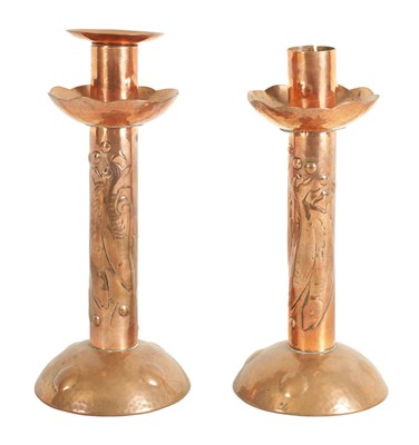 Lot 553 - A PAIR OF ARTS AND CRAFTS NEWLYN SCHOOL COPPER CANDLESTICKS