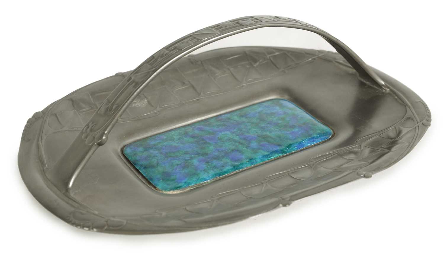 Lot 550 - A STYLISH ARTS AND CRAFTS LIBERTY & Co SHAPED RECTANGULAR PEWTER DISH WITH RAISED HANDLE