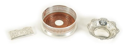 Lot 283 - AN ELIZABETH II SILVER WINE BOTTLE COASTER WITH SOLID WOOD BASE, A LATE VICTORIAN SILVER CARD CASE