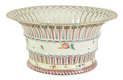 Lot 113 - A LATE 19TH CENTURY CONTINENTAL MEISSEN-STYLE LATTICE WORK BASKET