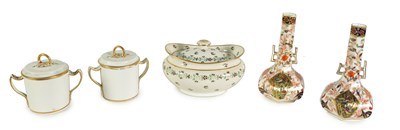 Lot 86 - A PAIR OF EARLY 19TH CENTURY TWO-HANDLED CUPS AND COVERS