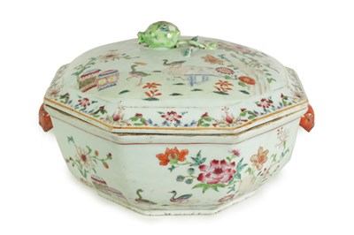 Lot 125 - AN 18TH CENTURY CHINESE CHIEN-LUNG LARGE OCTAGONAL TUREEN AND COVER