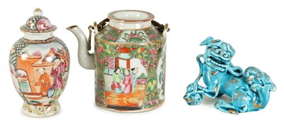 Lot 161 - A 19TH CENTURY CHINESE SMALL-SHOULDERED VASE AND COVER