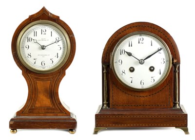 Lot 855 - AN EDWARDIAN INLAID MAHOGANY BALLOON-SHAPED MANTLE CLOCK