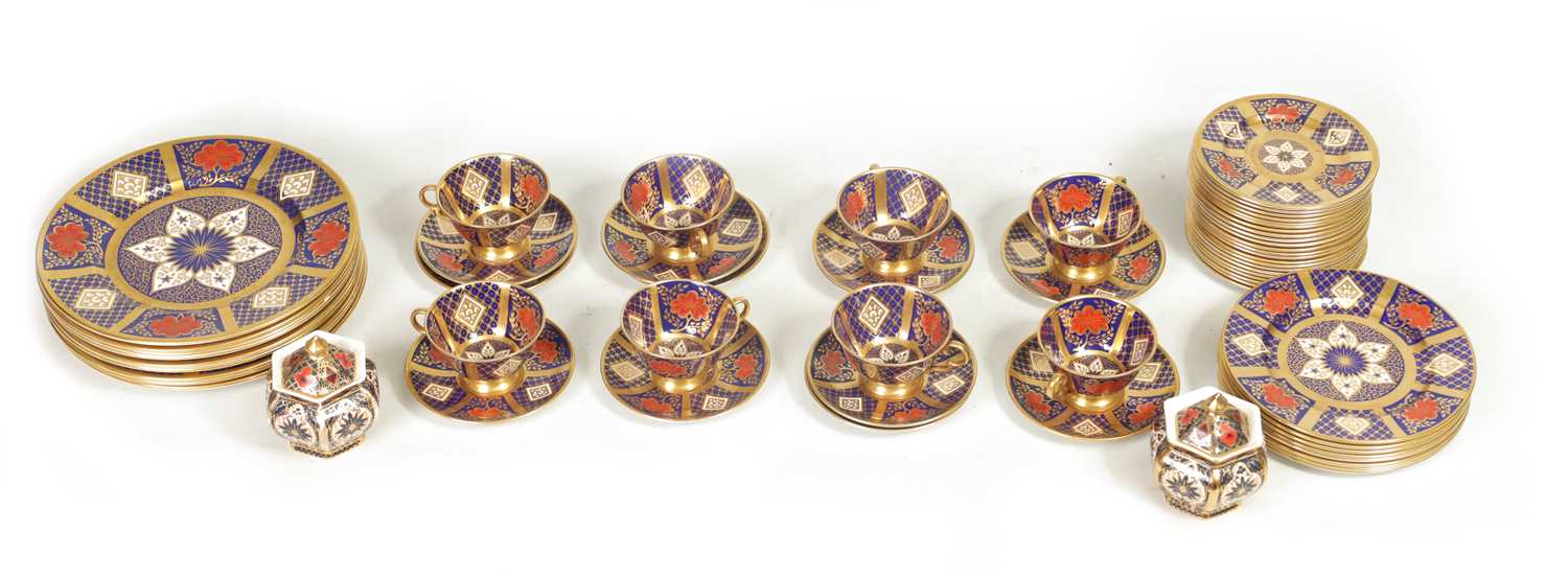Lot 41 - A 20TH-CENTURY TWELVE-PIECE PORCELAIN DESSERT SERVICE BY CAVERSWALL
