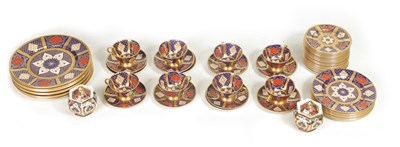 Lot 41 - A 20TH-CENTURY TWELVE-PIECE PORCELAIN DESSERT SERVICE BY CAVERSWALL