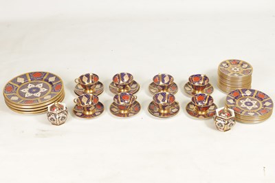 Lot 41 - A 20TH-CENTURY TWELVE-PIECE PORCELAIN DESSERT SERVICE BY CAVERSWALL