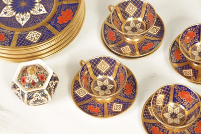 Lot 41 - A 20TH-CENTURY TWELVE-PIECE PORCELAIN DESSERT SERVICE BY CAVERSWALL