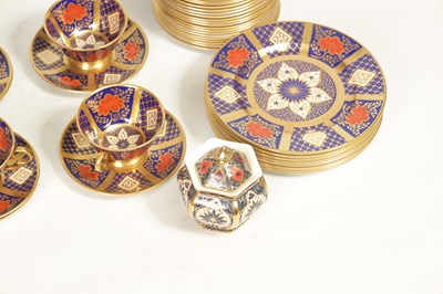 Lot 41 - A 20TH-CENTURY TWELVE-PIECE PORCELAIN DESSERT SERVICE BY CAVERSWALL