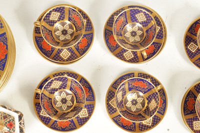 Lot 41 - A 20TH-CENTURY TWELVE-PIECE PORCELAIN DESSERT SERVICE BY CAVERSWALL