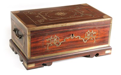 Lot 1151 - AN 18TH/EARLY 19TH CENTURY BRASS INLAID ANGLO INDIAN HARDWOOD FITTED BOX
