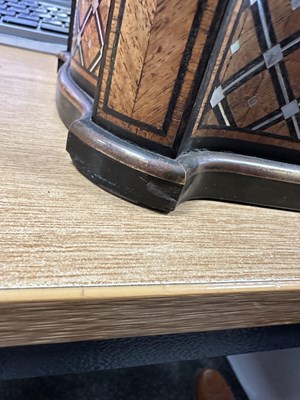Lot 867 - TAHAN, PARIS. A FINE 19TH CENTURY KINGWOOD AND MOTHER OF PEARL PARQUETRY EBONY BANDED AND BRASS BOUND SERPENTINE TEA CADDY