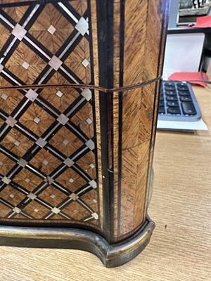 Lot 867 - TAHAN, PARIS. A FINE 19TH CENTURY KINGWOOD AND MOTHER OF PEARL PARQUETRY EBONY BANDED AND BRASS BOUND SERPENTINE TEA CADDY