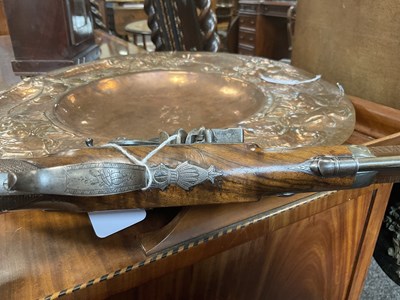 Lot 504 - A GOOD PAIR OF EARLY 19TH CENTURY FLINTLOCK DUELLING PISTOLS BY THEOPHILUS RICHARDS