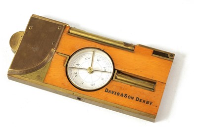 Lot 407 - A GOOD QUALITY LARGE BOXWOOD AND BRASS INCLINOMETER LEVEL BY DAVIS & SON. DERBY