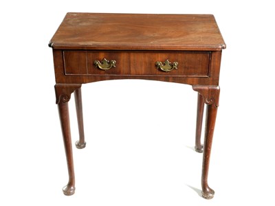 Lot 982 - A GEORGE II FIGURED MAHOGANY SIDE TABLE