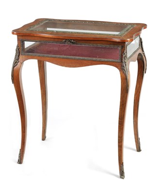 Lot 1234 - A 19TH CENTURY FRENCH INLAID ROSEWOOD AND ORMOLU MOUNTED BIJOUTERIE TABLE