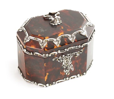 Lot 894 - A GEORGIAN STYLE TORTOISESHELL AND SILVER MOUNTED TEA CADDY