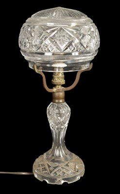 Lot 2 - AN EARLY 20TH CENTURY CUT GLASS TABLE LAMP