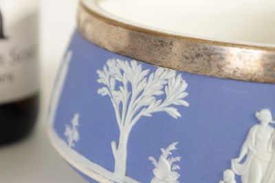 Lot 36 - A WEDGWOOD JASPERWARE SALAD BOWL AND PRESERVE BOWL