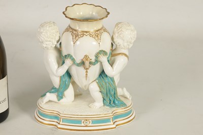 Lot 48 - A 19TH CENTURY MINTON TYPE PORCELAIN AMPHORA VASE
