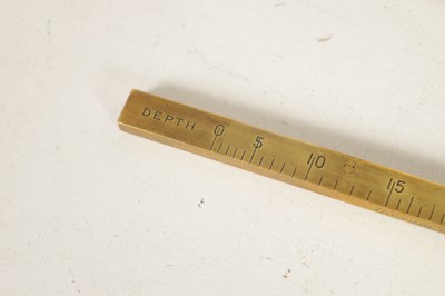 Lot 401 - AN EARLY 19TH CENTURY BRASS BARREL MEASURE BY 'DE GRAVE OF Co LONDON'