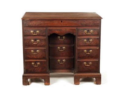 Lot 1417 - A GOOD EARLY GEORGE III FIGURED MAHOGANY GENTLEMANS ESTATE KNEEHOLE DESK