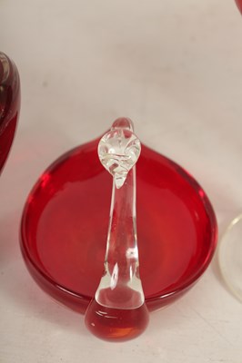 Lot 4 - A GROUP OF VENETIAN RUBY AND CLEAR GLASS VASES AND A SWIMMING SWAN DISH