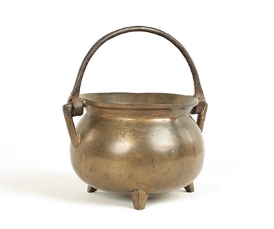 Lot 504 - A LATE 17TH CENTURY ENGLISH BRONZE CAULDRON OF SMALL SIZE