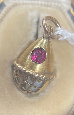 Lot 274 - A LATE 19TH CENTURY FABERGE 14CT GOLD ENAMEL AND RUBY PENDANT EGG, WORKMASTER HENRIK WIGSTROM