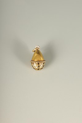 Lot 274 - A LATE 19TH CENTURY FABERGE 14CT GOLD ENAMEL AND RUBY PENDANT EGG, WORKMASTER HENRIK WIGSTROM