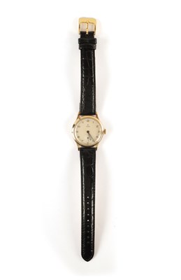 Lot 383 - A GENTLEMAN’S VINTAGE 9CT GOLD ROLEX TUDOR WRISTWATCH