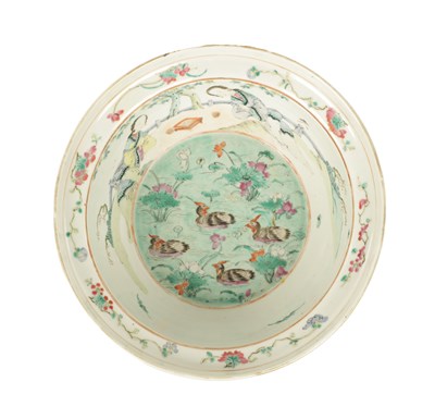 Lot 126 - AN 18TH CENTURY FAMILLE ROSE CHINESE EXPORT DEEP BOWL