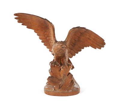 Lot 1163 - A FINE 19TH CENTURY BLACK FOREST CARVED LINDEN WOOD SCULPTURE OF AN EAGLE