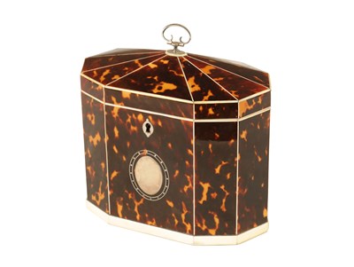 Lot 1152 - A FINE GEORGE III TORTOISHELL, IVORY AND SILVER MOUNTED TENT TOP TEA CADDY