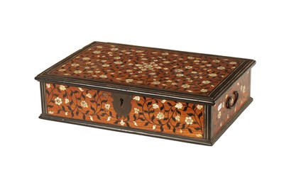 Lot 226 - AN EARLY 18TH CENTURY ANGLO PORTUGUESE EBONY BANDED AND IVORY INLAID CAMPHOR WOOD LINED FITTED BOX