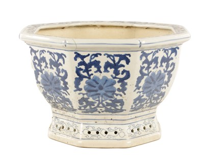 Lot 256 - A 19TH CENTURY CHINESE BLUE AND WHITE PORCELAIN JARDINIERE