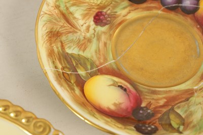 Lot 21 - A COLLECTION OF AYNSLEY AND ROYAL CROWN DERBY AND WEDGWOOD PORCELAIN